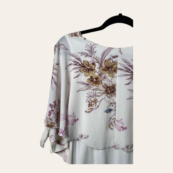 1134. COLORI SLIT SLEEVE‎ BLOUSE OFF WHITE IN COLOR MULTICOLORED FLORAL PATTERN - Picture 8 of 10